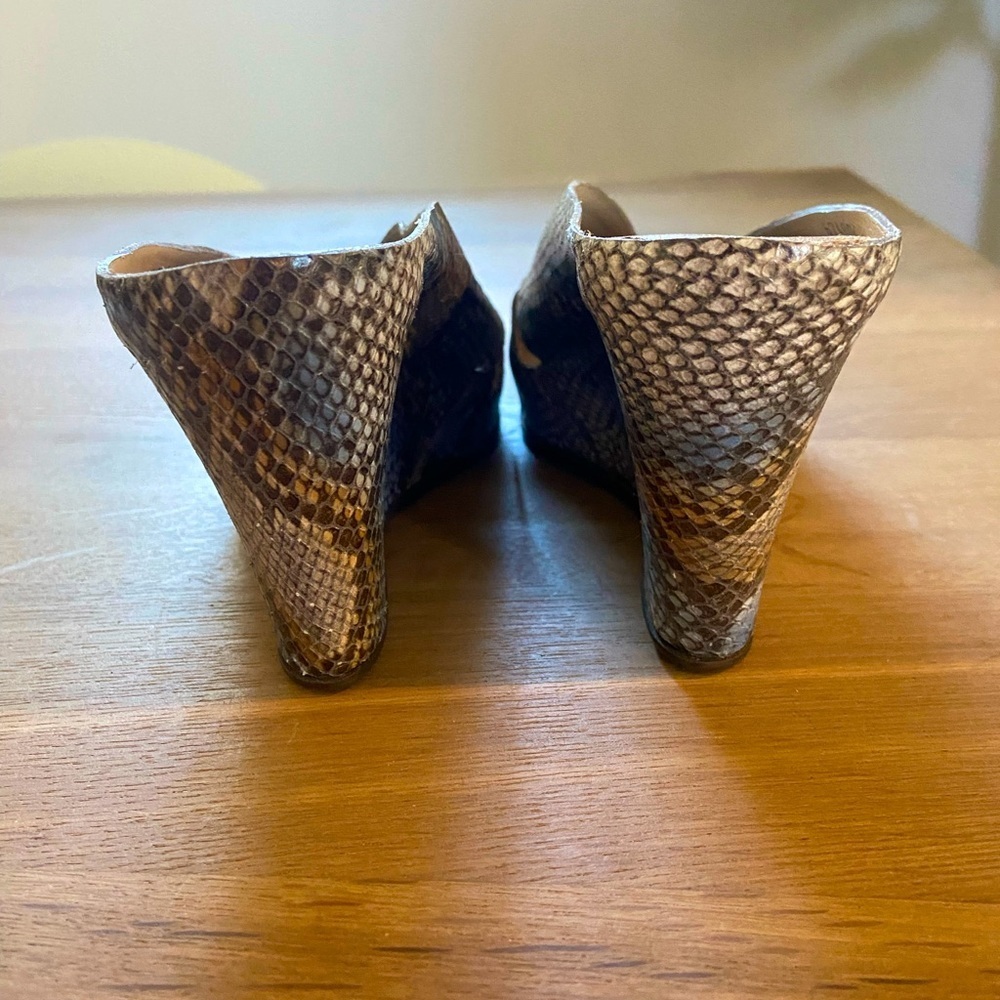 AGL Snake Pattern Wedge Sandals - Picture 3 of 4